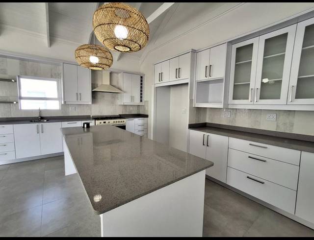 3 BEDROOM HOUSE FOR SALE IN GOLDEN MILE